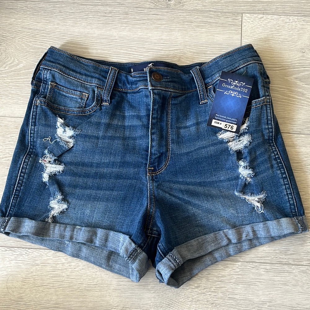 Hollister Womens Junior High Rise Distressed Short —Size 9/29”waist—